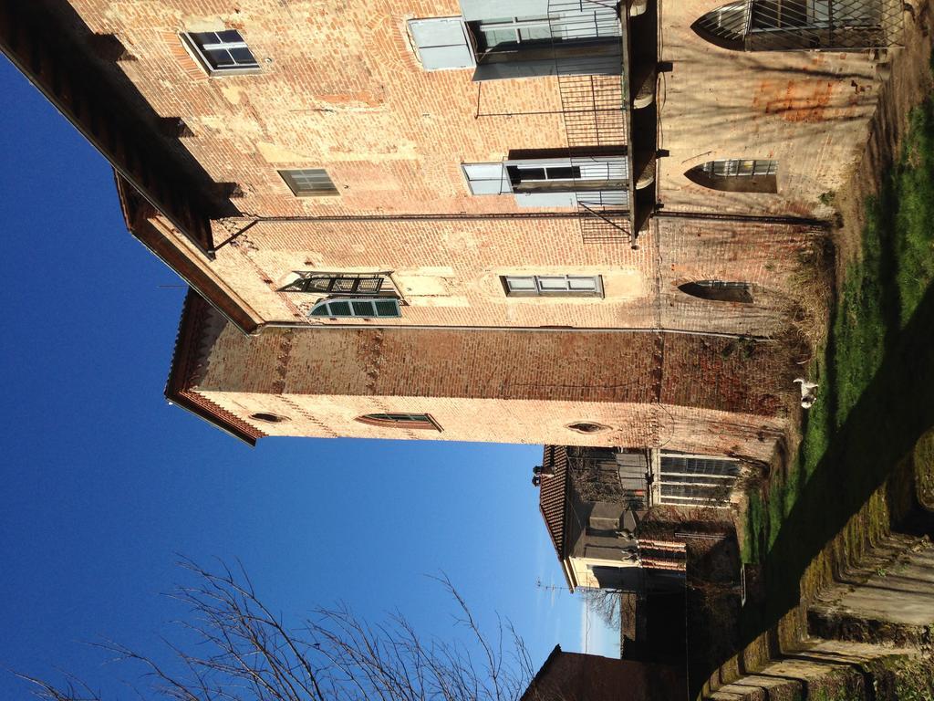 Castello Sannazzaro B&B Giarole Bagian luar foto