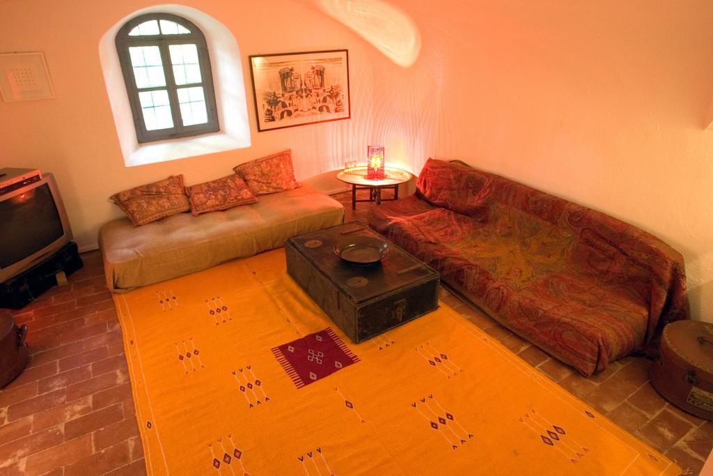 Castello Sannazzaro B&B Giarole Bagian luar foto
